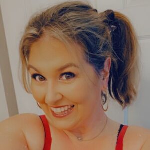 Profile photo of Holly Shelton